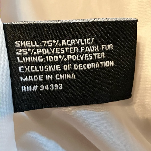 Size Small Coffee Shop New York Faux Fur Coat Lined inside Color Beige - Picture 7 of 14